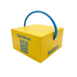 Желтый опорный блок с синей ручкой и QR-кодом, размером 30 см x 30 см x 15 см.